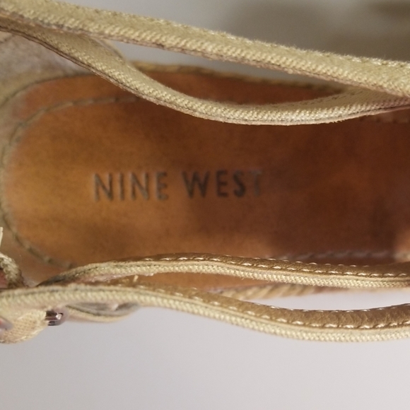 Nine West flower wedges - Picture 8 of 8